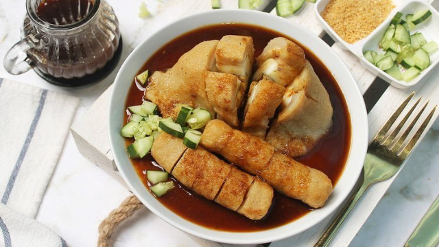 Kuliner Ikonik Palembang: Menyelami Cita Rasa Pempek